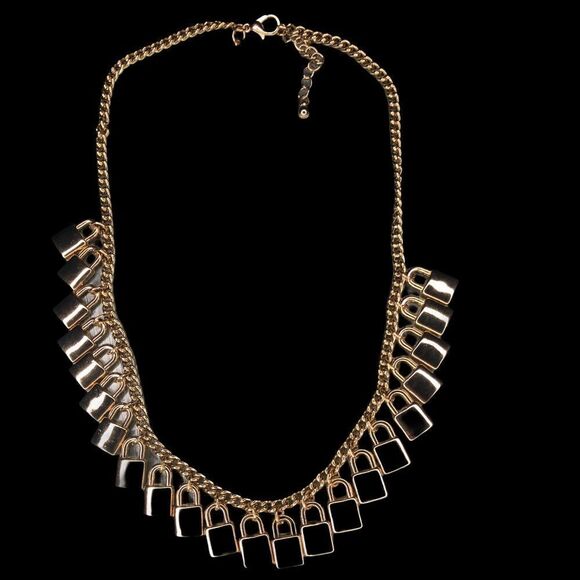 NWOT! Golden choker style necklace w/ 22 p… - Picture 8 of 8